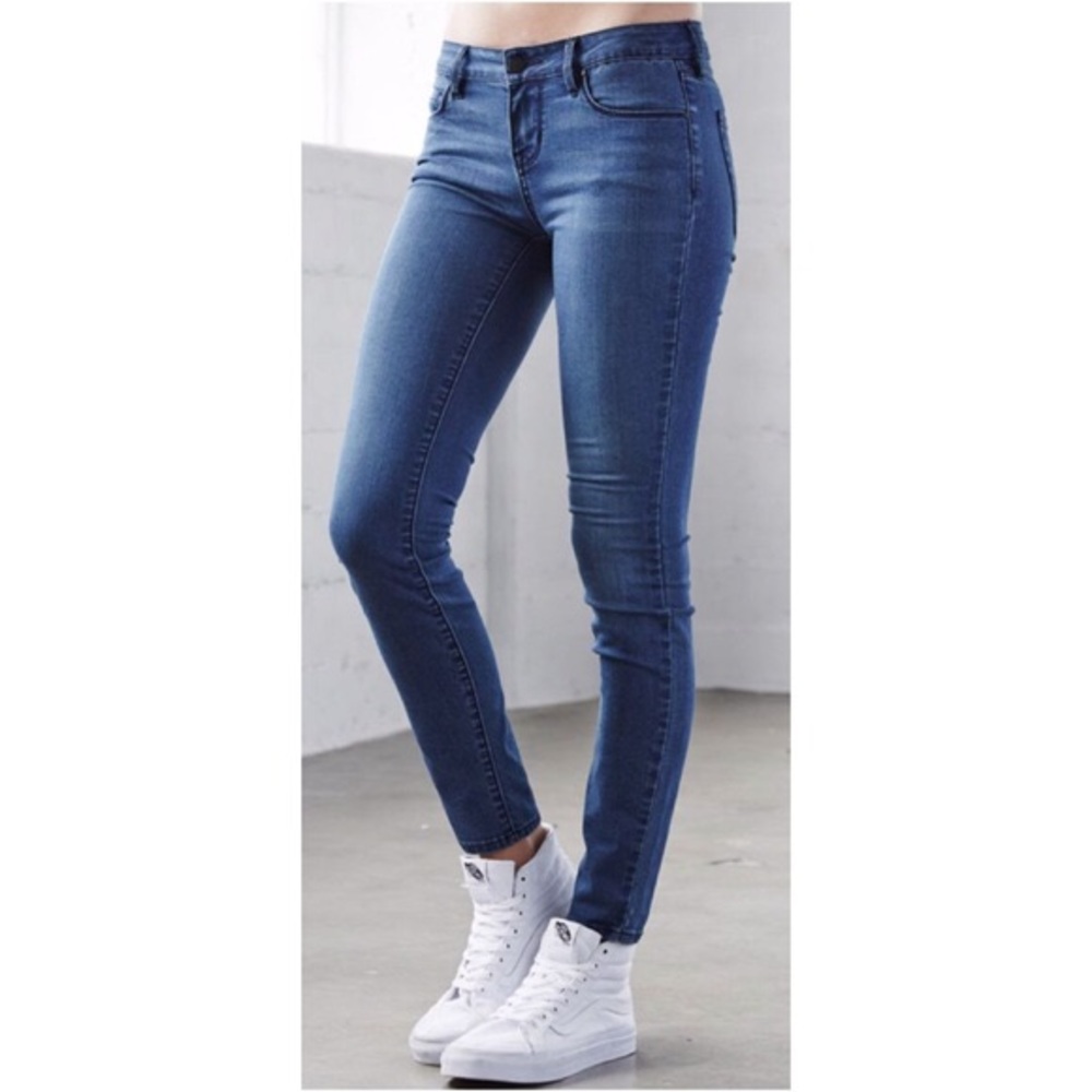 Bullhead Low Rise Skinny Jeans